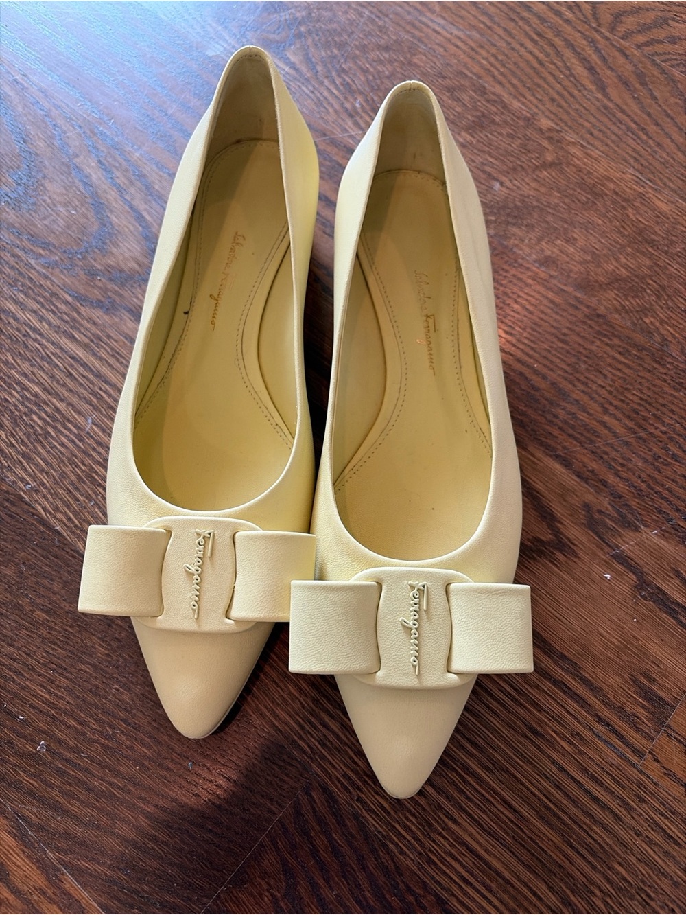 Salvatore Ferragamo Cream Pointed-Toe Vara Bow Flats